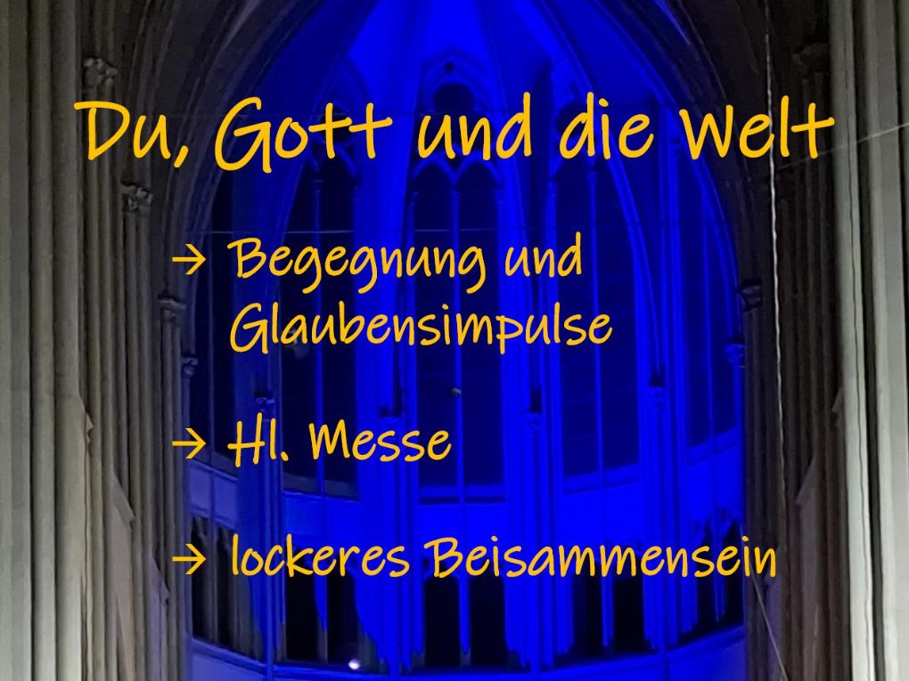 Bild zu 'Du, Gott und die Welt': Innenraum Dom in blauem Licht