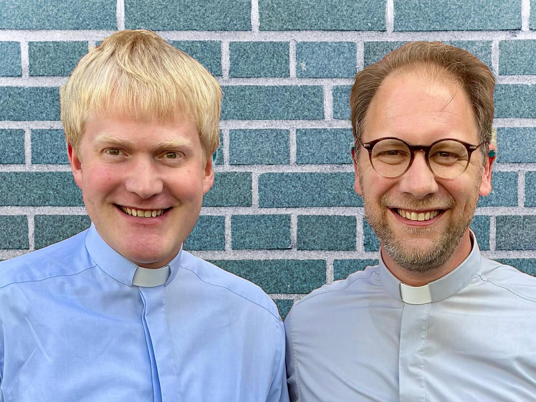 Pfarrer Thomas Backsmann links und Pfarrer Dr. Tobias Schwaderlapp rechts