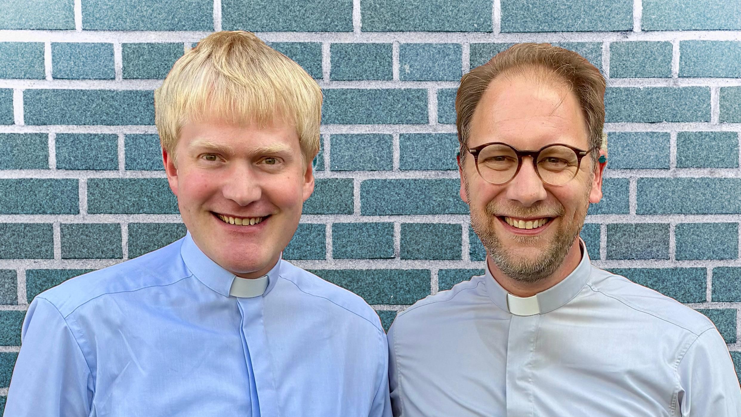 Pfarrer Thomas Backsmann links und Pfarrer Dr. Tobias Schwaderlapp rechts