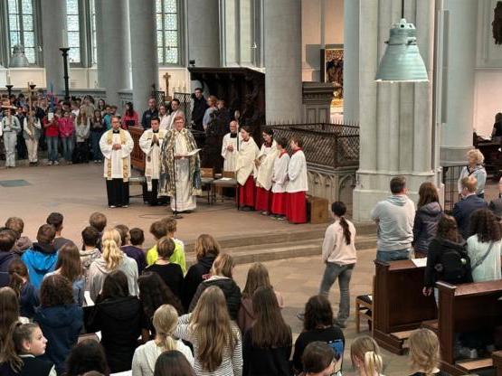 Blick in den Altarraum im Altenberger Dom